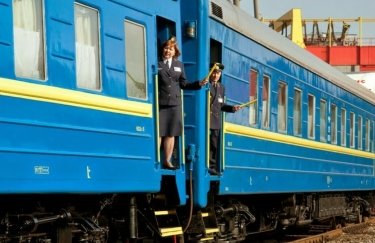 До осени "Укрзализныця" поделит поезда на классы