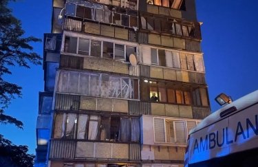 Обломки сбитых враждебных целей нанесли разрушения. Фото: КМВА киев, ракета