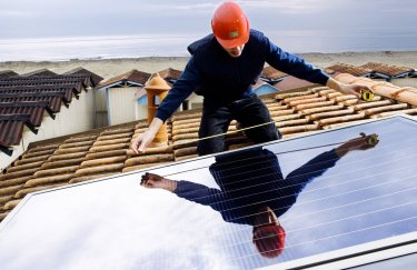 Украина получит 5,7 тысячи солнечных панелей для школ и больниц от итальянской Enel