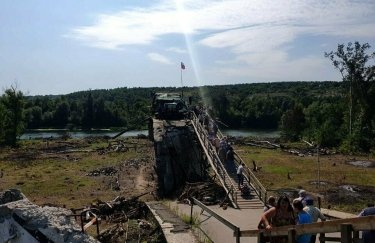 Боевики на Донбассе не пустили ремонтников к разрушенному мосту в Станице Луганской