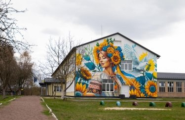 Як міжнародні партнери відновлюють школи в Україні. школа
