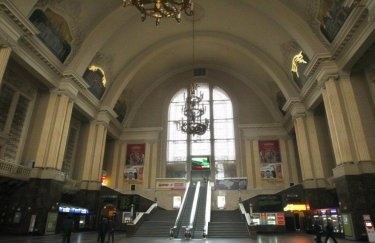 На центральном ЖД-вокзале Киева обещают установить новый эскалатор