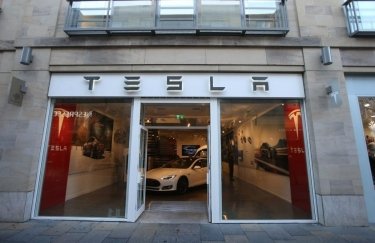 Tesla закрывает все свои автосалоны (ДОПОЛНЕНО)