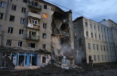 Армія РФ частково зруйнувала шестиповерхівку у центрі Харкова