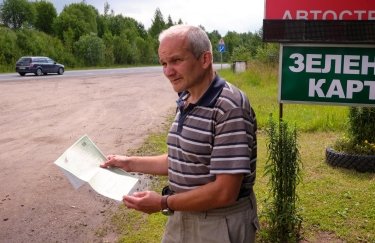Українцям радять при виїзді за кордон на авто мати "Зелену картку": Польща вже відновлює вимогу