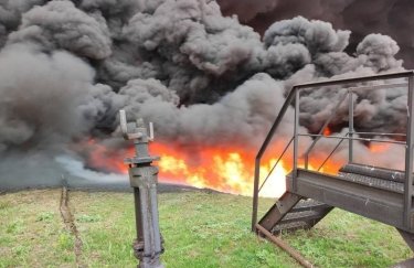 Окупанти обстріляли Лисичанський нафтопереробний завод