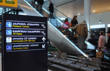 Для въезда в Грузию украинцам больше не нужен загранпаспорт