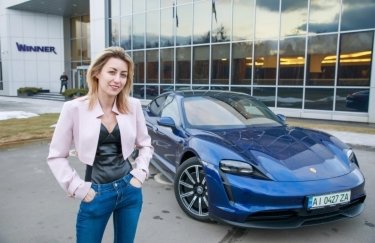 Виктория Покатис опробовала электрокар Porsche Taycan