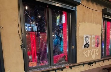 В Киеве радикалы разгромили известный бар