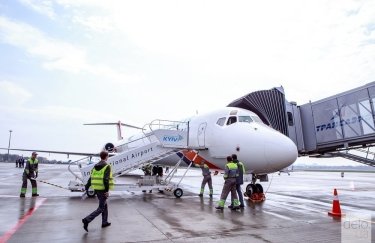 Деньги с неба: кто и как зарабатывает на украинских авиапассажирах