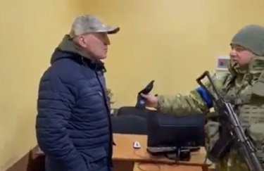 Українські прикордонники вручили послу Білорусі "30 срібників" за зраду