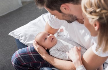 В Госслужбе по делам детей рассказали, как родителям новорожденных получить госпомощь