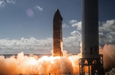 SpaceX побудувала найбільшу ракету у світі (ФОТО, ВІДЕО)