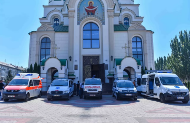 УПЦ и Благотворительный фонд Вадима Новинского передали уже 14 автомобилей скорой помощи Запорожью