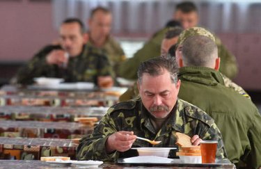 Харчування солдата НАТО $25 на добу, українського солдата – менше $3,5: боєць ЗСУ висміяв опонентів Міноборони