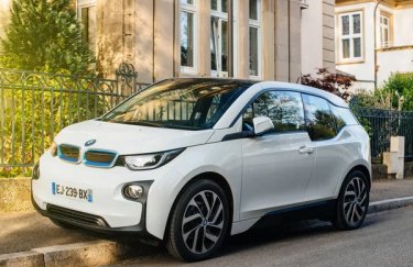 Обошла Tesla: BMW впервые возглавила европейский рынок электромобилей