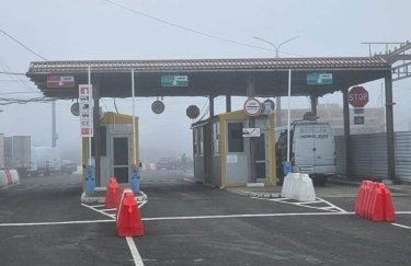 Фото: Державна митна служба У пункті пропуску на кордоні з Угорщиною запустили оформлення вантажівок