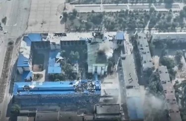 Лисичанськ під нескінченними авіаударами окупантів: зруйновано відділ поліції, пошкоджено територію НПЗ