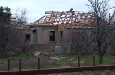 Окупанти завдали удару по Херсонській області: в одному з сіл пошкодили 10 будинків