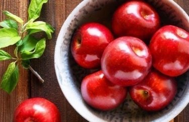 Яблоки сорта Cosmic Crisp могут хранится в холодильнике 12 месяцев. Фото с сайта bbc