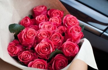 Живые цветы - заказать в Москве с доставкой 24/7 от BigHappy