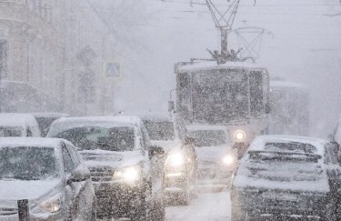 Непогода оставила без электричества 63 населенных пункта Украины