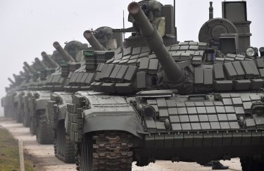 В Черниговской области местные жители остановили колонну российских танков (ВИДЕО)