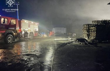 В Белгороде-Днестровском произошел масштабный пожар на складе (ФОТО)