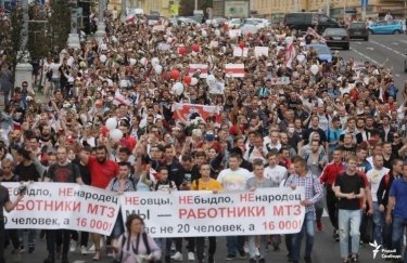 Митингующие пришли к Дому правительства в Минске. Фото: Радыё Свабода