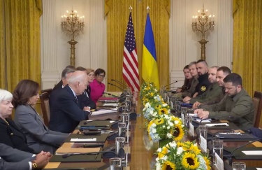 Байден заявил Зеленскому, что США отправят Украине ATACMS