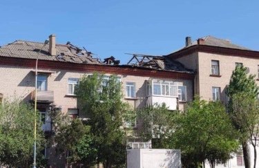 В Северодонецке россияне обстреляли завод "Азот", в Лисичанске – здания полиции и почты: есть раненые и погибшие
