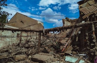 Росіяни атакували будівлю, де переховувалися люди у Лисичанську: є загиблі