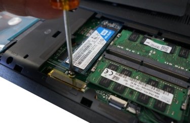 Как добавить SSD в ноутбук
