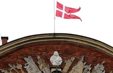 Флаг Дании на здании правительства. Фото: TAСС/Imago/Francis Joseph Dean