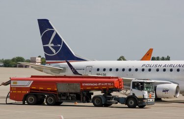 Заправка самолета в аэропорту Харькова / фото avianews.com