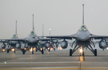 Україна працює над отриманням першої ескадрильї бойових літаків — заява МЗС