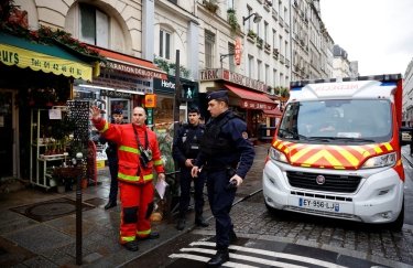 В центре Парижа мужчина начал стрелять по прохожим: двое погибших