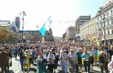 В Киеве на Марш защитников ко Дню независимости вышли тысячи людей (ФОТО, ВИДЕО)