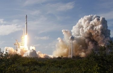 Центральный ускоритель Falcon Heavy не смог приземлиться на плавучую платформу