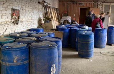 В Черниговской области нашли производство контрафактного алкоголя под видом известных брендов (ФОТО)