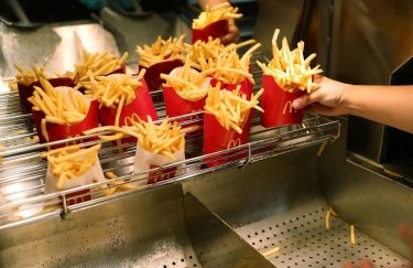 McDonald's в Японии уменьшил порции картофеля фри из-за дефицита