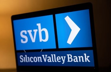Акції банків США та Європи падають, інвестори готуються до подальших наслідків краху Silicon Valley Bank
