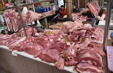 В Украине продолжают снижаться цены на свинину