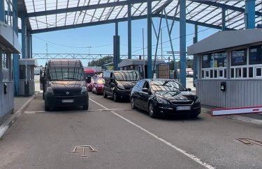 Движение грузовиков в Польшу через пункт пропуска "Шегини" заблокировано: в чем причина