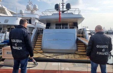 В Италии арестовали супердорогую яхту российского олигарха Мельниченко