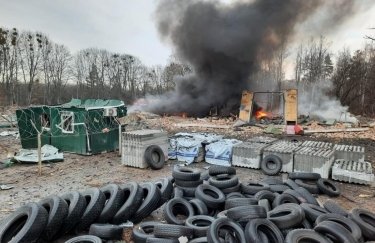 Наслідки російського удару по об'єкту ДПСУ у Київській області. Фото: Держприкордонслужба Російська техніка прорвала кордон у Київській області, наносяться авіаудари по передмістях Києва