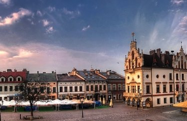 Зеленский присвоил польскому городу Жешув звание "Город-спаситель"
