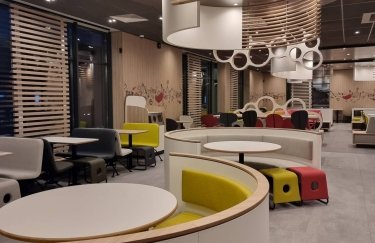 McDonald's открыл в Киеве новый ресторан около Оболонской набережной