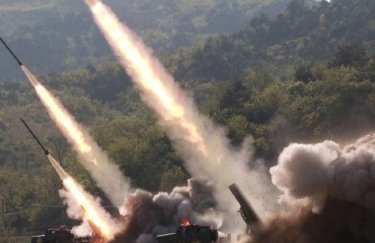КНДР запустила неопознанные ракеты в Японское море