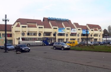 Оккупанты снова обстреляли аэропорт Ивано-Франковска